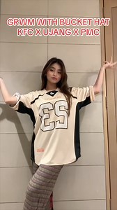 HOT ➕ FRESH out of the oven ⚠️🍗 Ramai betul dah flex dengan reversible bucket hat & pin enamel zink bersalut emas 24k, tak kannn lah korang nak terlepas peluang. 😏💥 Get yours now seperti Qistina Raisah ~~ 🛒⛑ Koleksi merchandise KFC X Ujang X PMC kini boleh dimiliki di cawangan restoran KFC seluruh Malaysia, di aplikasi KFC dan di laman web kfc.com.my. https://shorturl.at/chny8 #KFCxUjangxPMC #MYKFC50 #Kepci @kfcmalaysia | Remaja