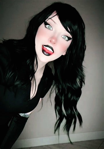 Goth Girl Mavis: Stunning Cosplay Transformation