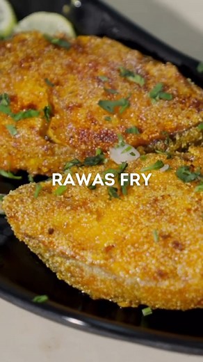 Craving crispy, flavour-packed fish? Dive into this Rawas Fry!😍😋 Tender bites dipped in vibrant spices, a crunchy semolina coat...dinner is served! 🤌🏽 Try the recipe now!⬇️ Ingredients: 4 slices Rawas/Indian Salmon 1/2 cup Rawa Semolina 2 tablespoon Rice flour 2-3 tablespoon oil for shallow frying 1 teaspoon Turmeric powder 1 tablespoon Lemon juice Salt to taste 1 tablespoon Kashmiri chilli powder 1 tablespoon Ginger garlic paste 2 teaspoon Garam masala Instructions: Marinate the fish slices