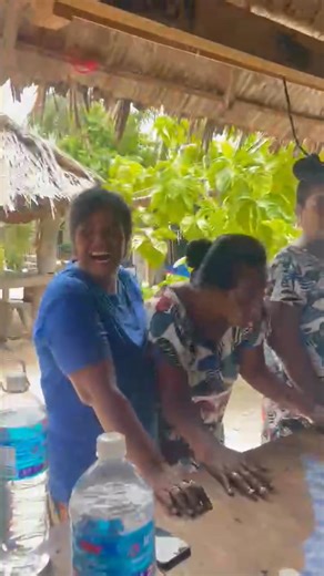 Taan anene: tina kawarii ngkami kaain te auti kam kukurei ngkana ti uouoi ngkami ao antai aran natimi ae Tina aneneia ngkanne Uouon: Ngaia Wilson te ara Ai bon akea ara money ma tia kaikoikoi ara maibibi ake ara nikira imiin te boobwai tao bukina tinang tangirikoo Wilson shhh ko kabanetai te wene n ngarengare iroum ao koaki bwaka money ao ea mwaoto kunam n ka 21🤣🤣🤣koa riai n moantaai n iein Wilson ae Kona mate rimoa nte manibuakaaki iroun Uouon hahahahahahahahaha | Tokaimoa Tamton