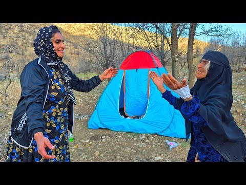 How a homeless mother saved an old woman abandoned by her family