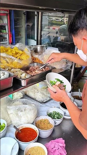ก๋วยเตี๋ยวเย็นตาโฟรสเด็ด ลูกชายนายหมง เทอดไทย 19 กรุงเทพฯ😋 Delicious Yen Ta Fo noodles