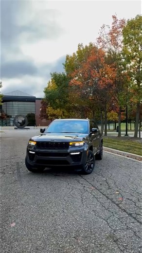 The 2026 #Jeep #GrandCherokee debuts a new 2.0L Hurricane 4 Turbo engine with 324-hp and improved fuel efficiency. Inside and out, it gets a fresh look, a larger 12.3-inch display, and a streamlined lineup featuring Laredo, Limited, and Summit trims. Plug-in hybrid and Grand Cherokee L models return with upgraded tech and safety. Production is set to begin late 2025! | Glenn E Thomas Dodge Chrysler Jeep