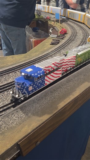 KCS #4006 leading a Autorack train on the DC area independent hi railers layout.