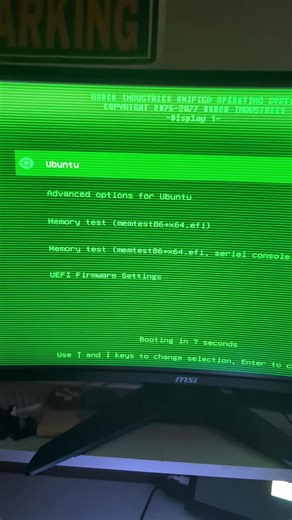 windows more like winbloat😭🥀 #linux #distro #ubuntu #grub