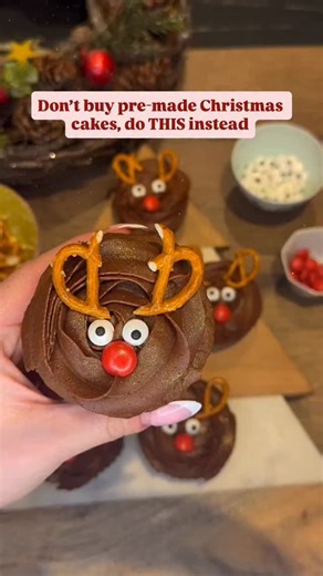 Baker Ross | Kids’ Craft Kits & Free Craft Ideas on Instagram: "🎄 🦌 RUDOLPH CUPCAKES 🦌 🎄 Super easy and fun to make with kids this festive season! #BakerRoss #rudolphtherednosereindeer #reindeercupcakes #christmasbaking #festivebakes #reindeercupcakes"