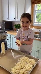 Ce genre de message nous fait fondre! De vous voir partager des moments en cuisine avec vos jeunes cuistots ne fait que rendre notre travail encore plus significatif. Merci pour tes beaux mots Aline ❤️ | Ricardo Cuisine