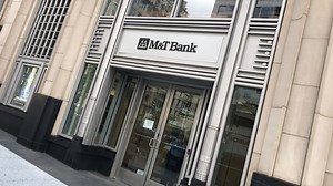 Suspect arrested after 3 attempted bank robberies reported in an hour in DC Friday morning