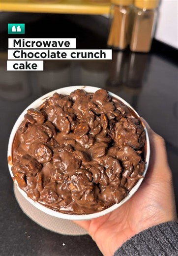 Quick 5-Minute Chocolate Crunch Cake Recipe
