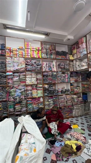 Men’s wear, and mixed garment varieties. Known for trendy and fast-selling items at practical prices