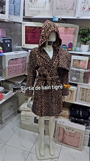 Serviette DZ on Instagram‎: "Sortie de bain tigré 🐅 mini 2 pièces avec capuche Coton très bonne Qualité Prix : 6800da✅️ La livraison disponible 58 wilaya 🚚 Commander avec message ou appeler à: 📞0793919403 📞0553606924 soyez les bienvenus🙏 التوصيل متوفر 58 ولاية 🚚 للطلب إبعث رسالة أو اتصل على: 📞0793919403 📞0553606924 مرحبا بكم 🙏"‎