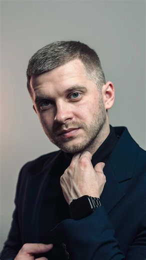 Easy LinkedIn Profile Pic at Home: Phone & Ring Light Guide