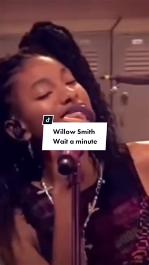 Willow Smith Live Performance of 'Wait a Minute'