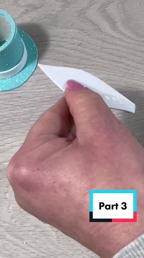 Hello people! It’s craft time! Enjoy 😉#learnwithtiktok #creativemamy #perte #imparacontiktok #tiktoktutorial #foryou #diy #upcycling #crafttime #howto #pasqua @creativemamy @creativemamy