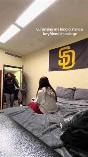 Flew cross country for this hug#surprise #boyfriend #couple #usa #fyp