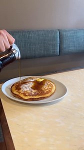 🇦🇺POV: 2025年、ついに念願のキャンベラ旅行に出かけた✈️ オーストラリアの首都キャンベラ ( Visit Canberra ) は想像を遥かに超えて、素敵な場所でした🙌 バーリー・グリフィン湖周辺に立ち並ぶ国会議事堂や国立博物館、戦争記念館を訪れれば、オーストラリアの歴史や文化がよく分かるし、キャンベラ・シアター・センターのようなエンターテイメント施設も充実しています🎨🎶 おしゃれで美味しいグルメスポットもたくさんあるし、エインズリー山やキャンベラ国立樹木園のように自然を感じながらほっとひと息つける場所もあります😌🌿 さらに、南半球最大のフラワーフェスティバル「フロリアード」( Floriade ) 、世界的に有名な気球フェスティバル 「キャンベラ・バルーン・スペクタキュラー」 やACT政府が主催する光の祭典「エンライテン・フェスティバル」 ( Enlighten Festival ) など、四季折々のイベントだって楽しめます❤️‍🔥 キャンベラを訪れない理由なんて、どこにもないんじゃないかと思い始めた方😏？ 2025年はキャンベラで待ってます💫 Vide
