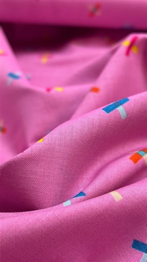 Classes l Fabrics l Haberdashery l Subscription on Instagram: "One of the most common questions we hear from beginner sew-ers is… “What’s the difference between woven and knit fabric?” So let’s get into it and make this really simple 👇 WOVEN FABRICS Wovens are made using warp and weft threads. Think of it like a grid: 👉Warp threads run up and down 👉Weft threads go side to side Because the threads are woven over and under each other, woven fabrics don’t stretch (unless they have elastane added