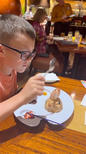 I Found the COOLEST Dessert at Disney World! 🥚✨ | Jiko Ostrich Egg