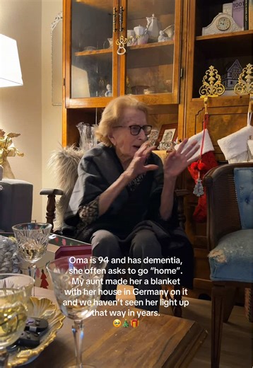 Heartwarming Christmas Reunion with 94-Year-Old Oma