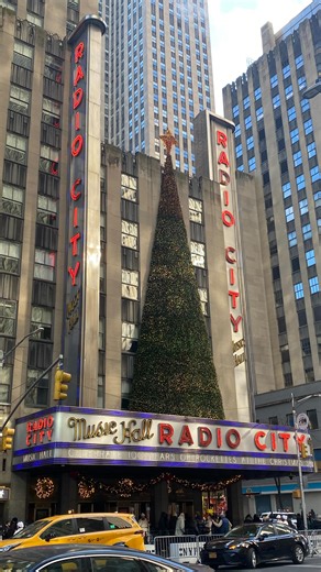 NYC magic ✨ We had an incredible opportunity taking class with the Radio City Rockettes and then watching the Christmas Spectacular. • It was an unbelievable day…we started with a private class learning some choreography from the show, lined up for a kick line and sat down for some Q&A, and a bonus was being able to watch Miss @baileyvharding shine on the stage! • Thank you Rockette Danielle and Rockette Emma for teaching us! Thank you @radiocitymusichall for providing this experience! Grateful 