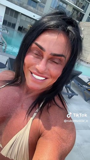 Natural or not 😜🤣 #muscle #musclegirls #bodybuidlinggirl #muscleworld #fitchicks #musclechick #miami -5fitchicks