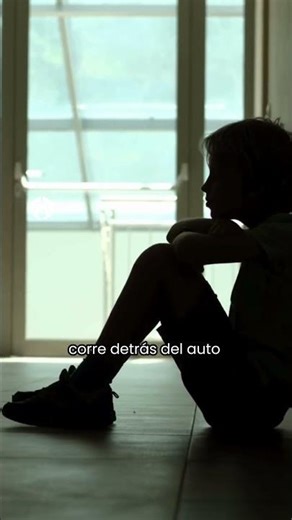 ¿Abandono a su hijo? Hombre baja del auto a su hijo de 5 años… y el pequeño corrió tras él