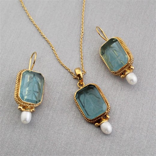 Intaglio jewelry set, Necklace set, blueearrings, victorianearrings, Intaglio Glass Pendant Necklace Set, Pearl Drop Earrings, Gold Tone