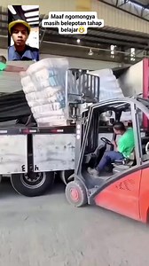 107K views · 532 reactions | Sopir forklift itu harus Berpikir komputasional (computational thinking) adalah cara berpikir untuk memecahkan masalah dengan menerapkan teknik dan konsep yang digunakan dalam ilmu komputer. Ini melibatkan pemecahan masalah secara sistematis, analisis, dan desain algoritma untuk mencapai solusi yang efisien. #forklift #funny #facebook #reel #jangkauan #viral #gakbahyata #fyp | Jefi Andianto | Facebook