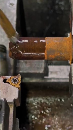 Tutorial on restoring rusted bolts to new condition using a lathe.#shorts #satisfying #welding