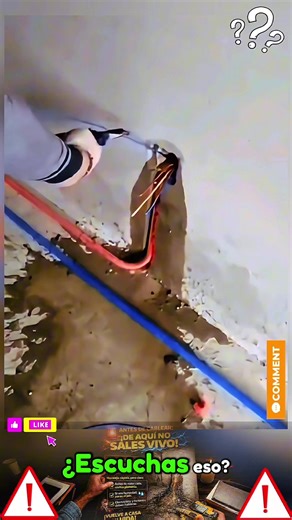 Cuando el jale eléctrico se vuelve acuático y no por gusto 💦⚡ Agua electricidad = no hay segunda oportunidad. Antes de cablear, revisa plomería… y si ves humedad, paras el jale. El objetivo siempre es uno: volver a casa con vida. #AlertaEléctrica #ElectricistasMX #SeguridadEléctrica #NoLeJueguesAlVivo #TrabajoSeguro ⚡💧