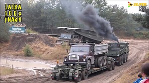 TATRA utáhne 3 tanky, vyprostí jiné auto zapadlé v bahně, v písku, zachrání autobus, utáhne cokoliv na jakémkoliv povrchu. Má BRUTÁLNÍ sílu a té věnujeme 79. díl cyklu TATRA 100x jinak!!! Za poskytnuté záběry DĚKUJEME: Feldschmiede - die Offroadwerkstatt Tatra 813 8X8 mit Tieflader im Gelände, Schwer Beladen https://www.youtube.com/channel/UCtFwB_n1RHCATbuj-_nq4ww Danny Heavy Machinery https://www.youtube.com/user/DannyHeavyMachinery Falkenberg Garage cc / 24 H Towing Services https://www.facebo