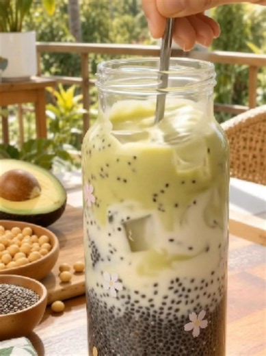 🥑✨ Alpukat creamy, kedelai lembut, ditambah chia seed yang kaya nutrisi! 💚 Enak, praktis, dan cocok dinikmati setiap hari! 😍🔥 Lagi ada promo spesial nih! Yuk, checkout sekarang sebelum kehabisan! 🛒💥 #AlpukatKedelaiChiaSeed #MinumanSehat #MinumanEnak #PromoHariIni #TikTokShop