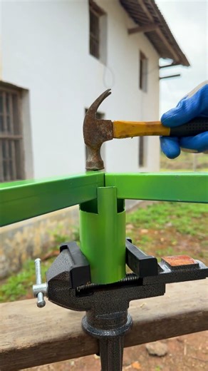 Handmade treatment of metal frame joints, spherical ornament installation process