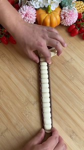 The step of using chopsticks is truly a stroke of genius! #skill #creative #corn #amazingChinesepeople #handmade #happylife #wow #tradition #Chineseculture #havefun #interesting #enjoy #share Credit to 5634649179 on Xiaohongshu. | Young China