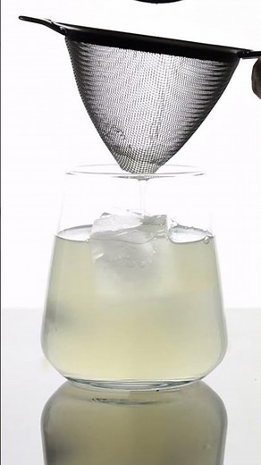 Bramble Cocktail Recipe | A Classic Blackberry Gin Cocktail 🫐🍸🍋 #bramblecocktail #gin #recipes