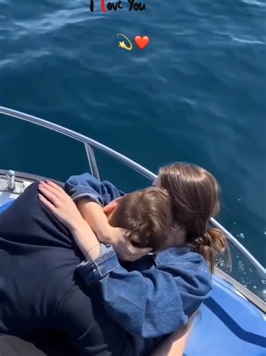 sevin_birbirinizi (@sevin_birbirinizi)’s videos with orijinal səs - -𝑴𝒖𝒛𝒊𝒄_𝒌𝒍𝒖𝒃🦅