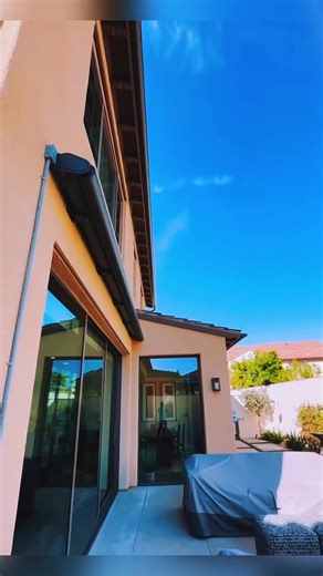 Modern Motorized Awning for High-End Outdoor Spaces