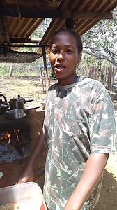 193K views · 30K reactions | O Almoço de Hoje Aqui Roça, Foi um Delicioso Filé de Frango acebolado! #roça #vidanaroça #filedefrango #Frango #cozinhar #fogaoalenha #comidacaseira #comidadaroça #comidasimples | Recanto da PAZ | Facebook