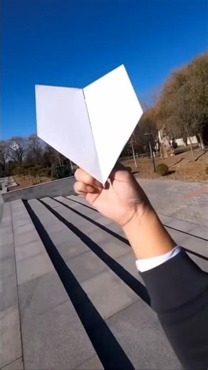 How to make it an easy paper airplane tutorial 😱 #youtubeshorts #airplane #shortvideo #papercraft
