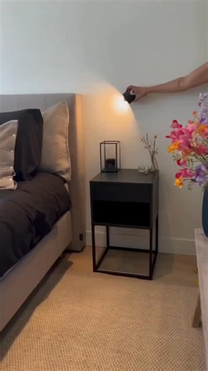 ✨ Descubre la lámpara de pared de la que todos hablan, perfecta para cualquier hogar. Con Clareluz, olvídate de cables y taladros para crear un ambiente más acogedor 🏡 ✔️ Recargable e inalámbrica ✔️ 3 niveles de brillo con regulación ✔️ Rotación 360° 💡 Actualiza tu hogar hoy: https://clare-luz.com/products/lampara-de-pared-liora | Clare Luz