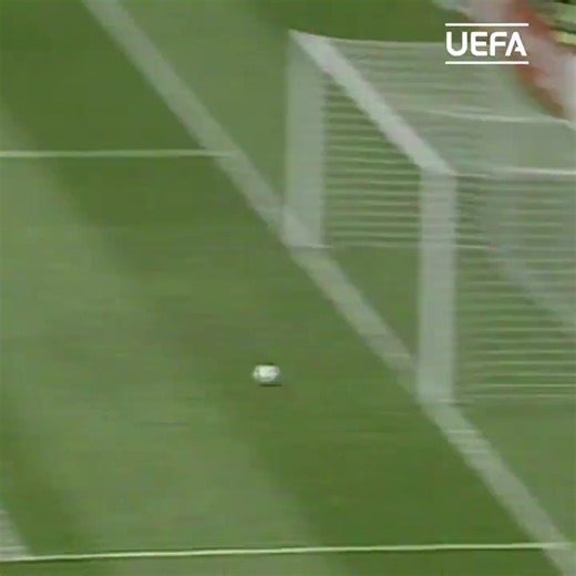 #OnThisDay 1996 Bulgaria beat Romania 1-0 at Euro ‘96. Hristo Stoichkov scored the games only goal ⚽️ | Nostalgia Futbolera