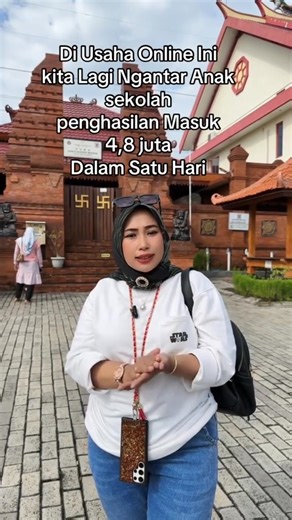 🌟 Kunci Sukses Karir: 11 Strategi Jitu untuk Tumbuh dan Bersinar 🌟 Siap mengembangkan diri dan melesatkan karir? 💼✨ Yuk, ikuti 11 langkah strategis yang bisa mengubah perjalanan profesionalmu jadi luar biasa! 🚀 📘 1. Jadilah Pembelajar Aktif Dunia terus berubah—begitu juga keahlian yang dibutuhkan. Ikuti pelatihan, baca buku, atau dengarkan podcast inspiratif. Setiap hari adalah peluang untuk jadi lebih baik. 🎧📚 🌐 2. Perluas Relasi Profesional Networking bukan sekadar bertukar kartu nama.