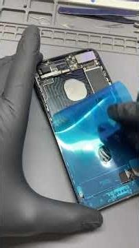 Replacing a swollen battery on an iPhone 7 Plus📱