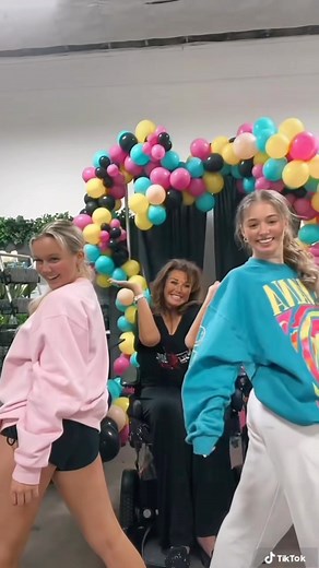 ALDC/LA STUDIO | Dancing into a Monday like 浪 #aldcla #bts #abbylee #abbyleemiller #aldc #aldcww #abbyleedancecompany #dancemoms #season9 | Instagram