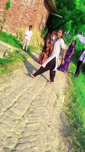 730K views · 28K reactions | Dekhani hai reel pa.....❤️ #bhojpuri #reels #instagram #trending #shorts #dance #dancevideo #viralpage #dancers | Khushi Rani | Facebook