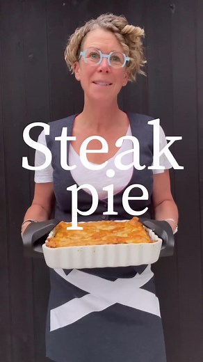 🏴󠁧󠁢󠁳󠁣󠁴󠁿 STEAK PIE 🏴󠁧󠁢󠁳󠁣󠁴󠁿 Happy St Andrew’s Day! A classic Scottish steak pie is a stew with a pastry lid, but we call it a pie, it’s just the way it is! I love the tender stew with just the crispy topping, so delicious. When the rain is battering the windows like it is today, and you just want something warm and comforting this is a winner! Serves 4 ——————————- 500g stewing steak 6 beef link sausages 1 brown onion 3 sticks celery 4 carrots 3 cloves of garlic Bunch of thyme 1 bay l