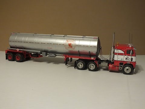 AMT 1/25 Scale Freightliner Cab Over and Tanker Trailer