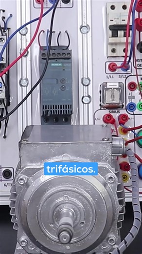❓ ¿Eres técnico o ingeniero que trabaja en planta industrial? ❓ ¿Tienes conocimientos en electricidad o mantenimiento industrial? ❓ ¿Ya tienes varios años de experiencia en tu carrera? Pero... ¿todavía no sabes cómo hacer un arranque con PLC? No te quedes atrás. Te invito a la Semana de la Automatización Industrial. Un entrenamiento GRATUITO, del 27 al 30 de octubre, donde actualizarás tus conocimientos en automatización industrial. Serán 4 días online en vivo donde aprenderás: ✔️ Arranques segu