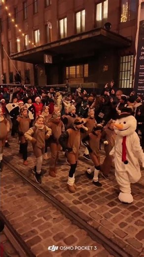 Winter Streets & Festive Lights in Cinematic 3K｜Osmo Pocket 3