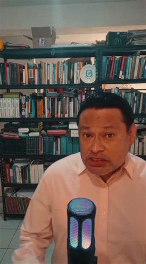 🎨 PODER INVISIBLE | Serie completa en 6 partes 🔍 Lo que nadie te enseñó sobre el poder político está en este video. Seybert y Katzenstein descubrieron que hay dos tipos de poder coexistiendo en el mundo y la ciencia política convencional solo te enseñó uno. El otro, el poder proteico, es el que derrumbó el Muro de Berlín con un error de imprenta, el que levantó ochocientos millones de personas de la pobreza sin que nadie lo planeara, el que destruyó la economía mundial en 2008 sin tener arquit